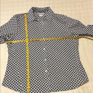 Foxcroft Black and White Geometric Blouse